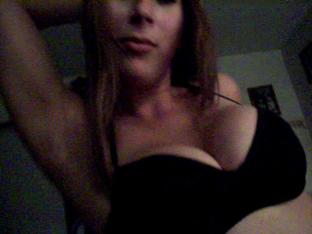 Shameless exgirlfriend cutie Olive teasing us with her amazing assets