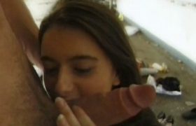 Une exhib se fait goder le cul par un homme marié